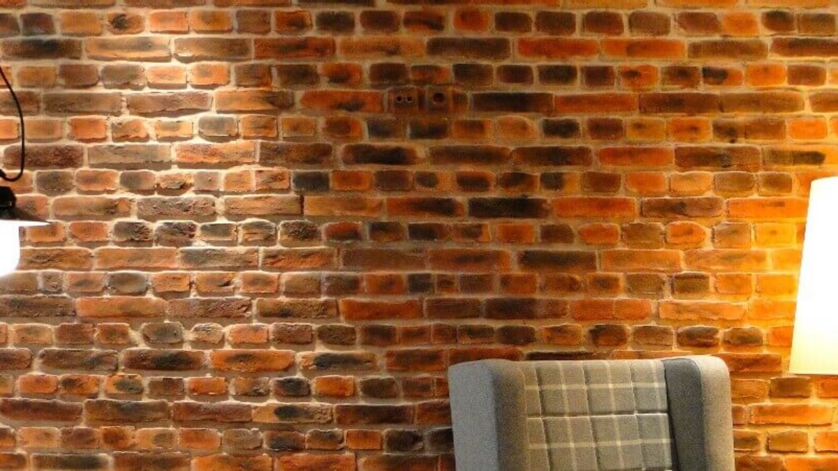 faux rustic brick wall workspace - muros