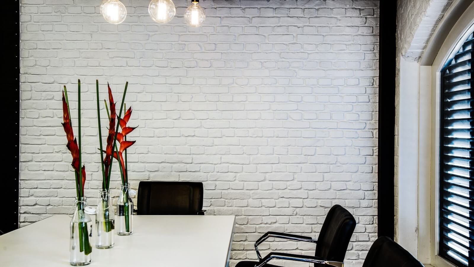 Muros brick wall for Commercial workspace